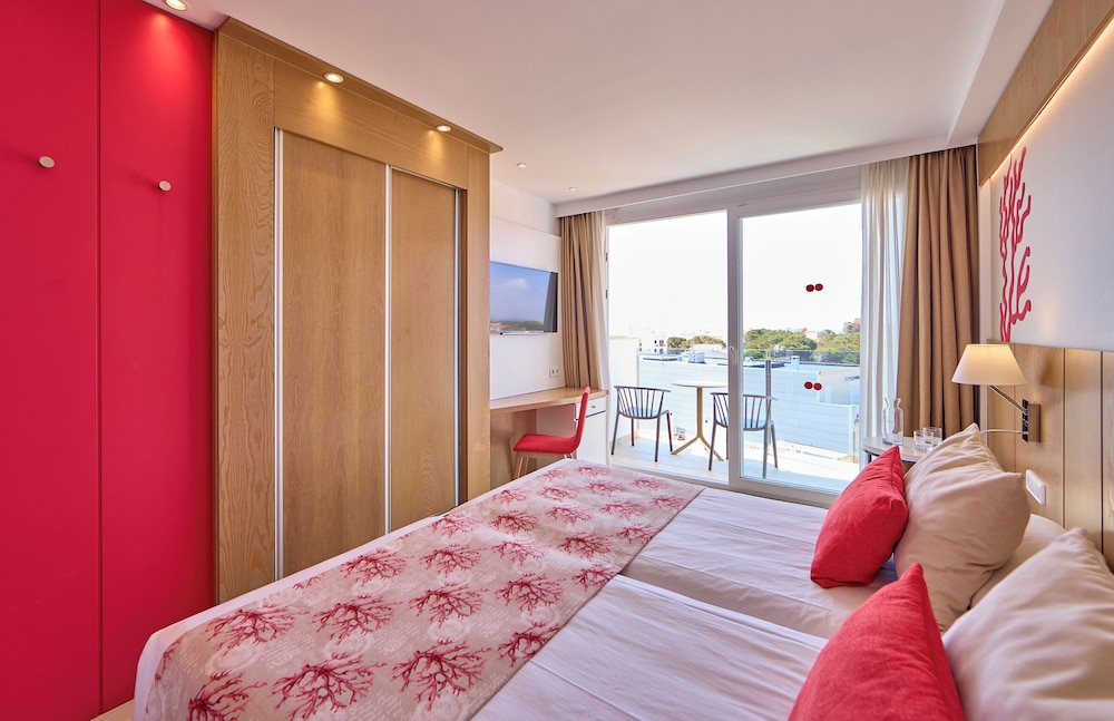 Double Room, Partial Sea View (2+1)