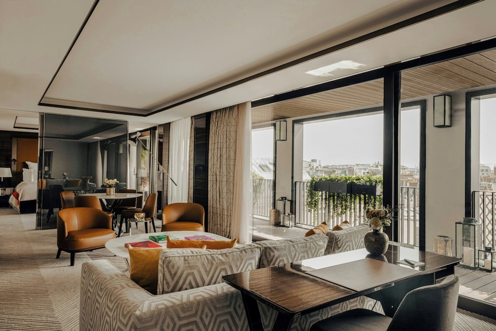 Executive Suite, Terrace thumbnail 6