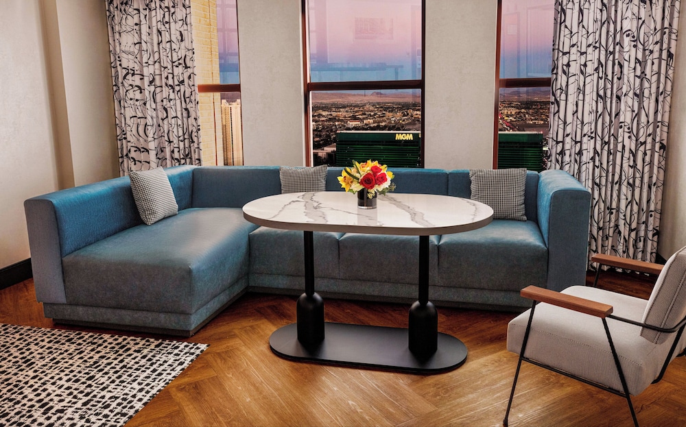 Marquis Suite - Photo 2