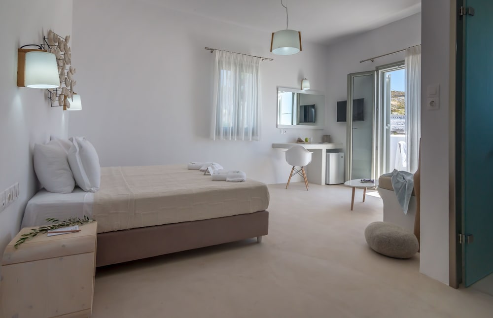 Deluxe Triple Room, Partial Sea View