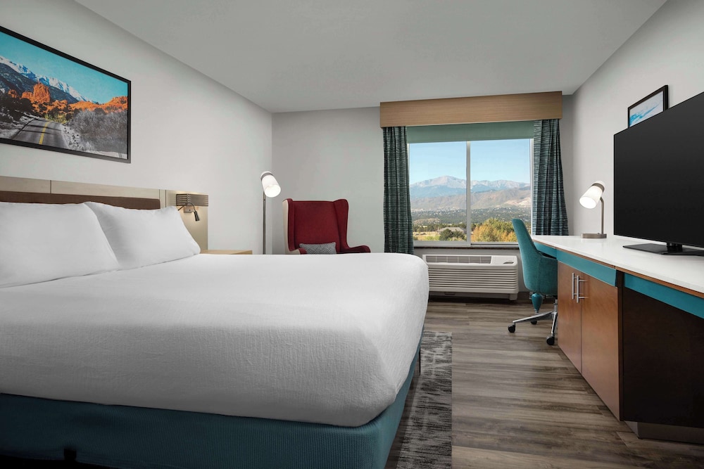 Deluxe Room, 1 King Bed photo 1