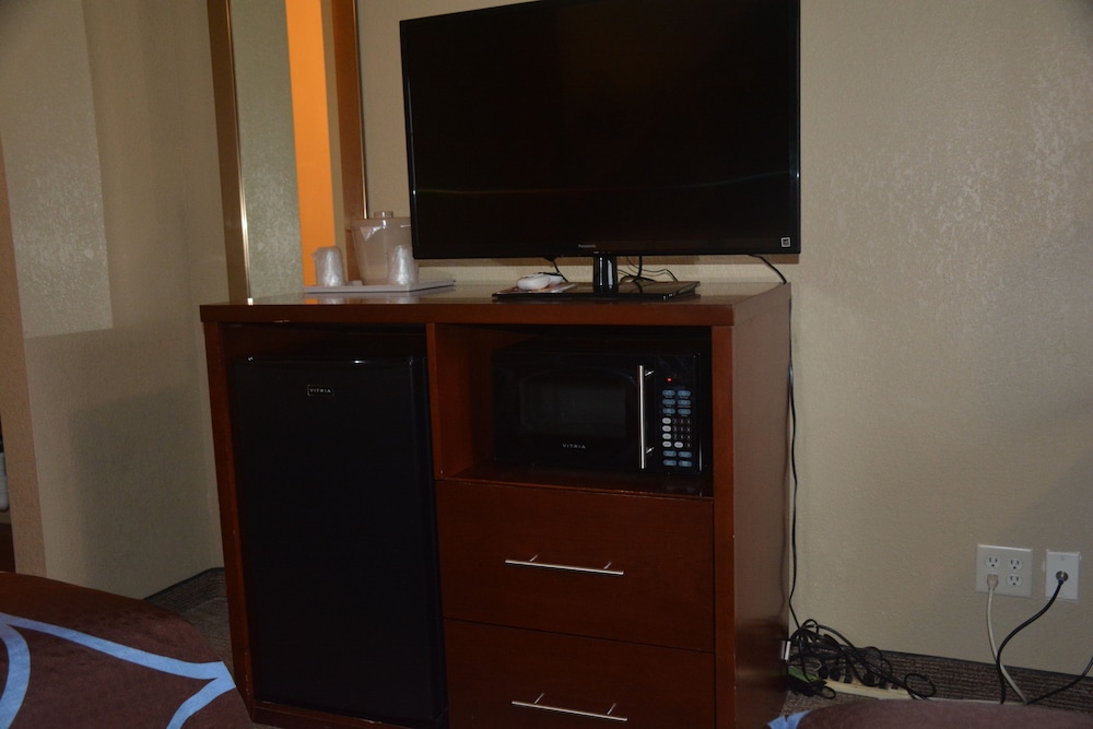 Suite, 2 Queen Beds, Non Smoking - Photo 3
