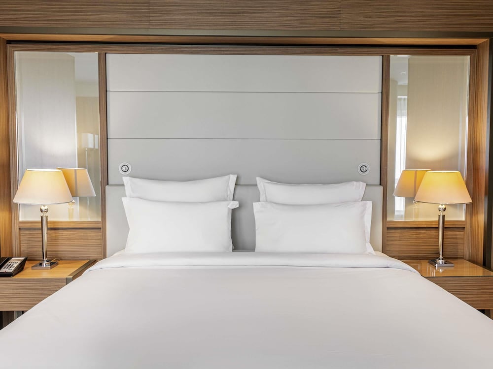 Deluxe Room, 1 King Bed photo 1