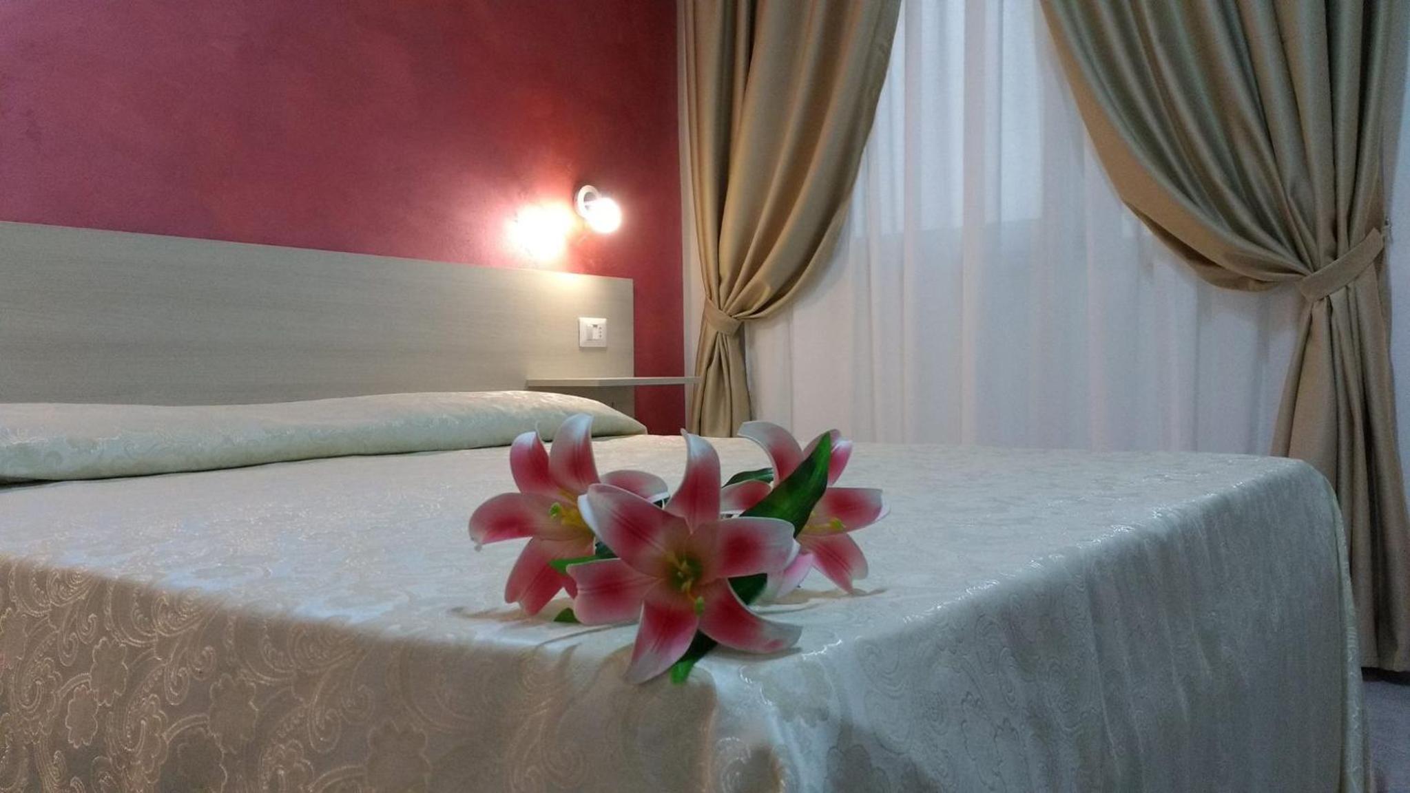 Economy Double Room photo 3