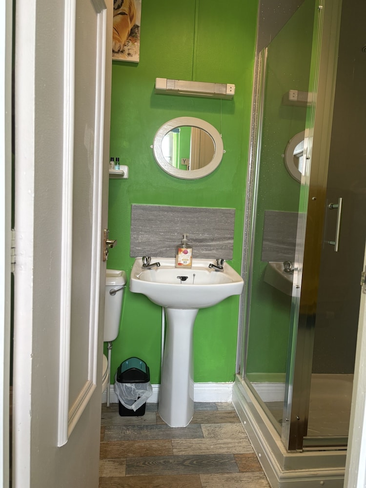 Double Room, Ensuite - Photo 5