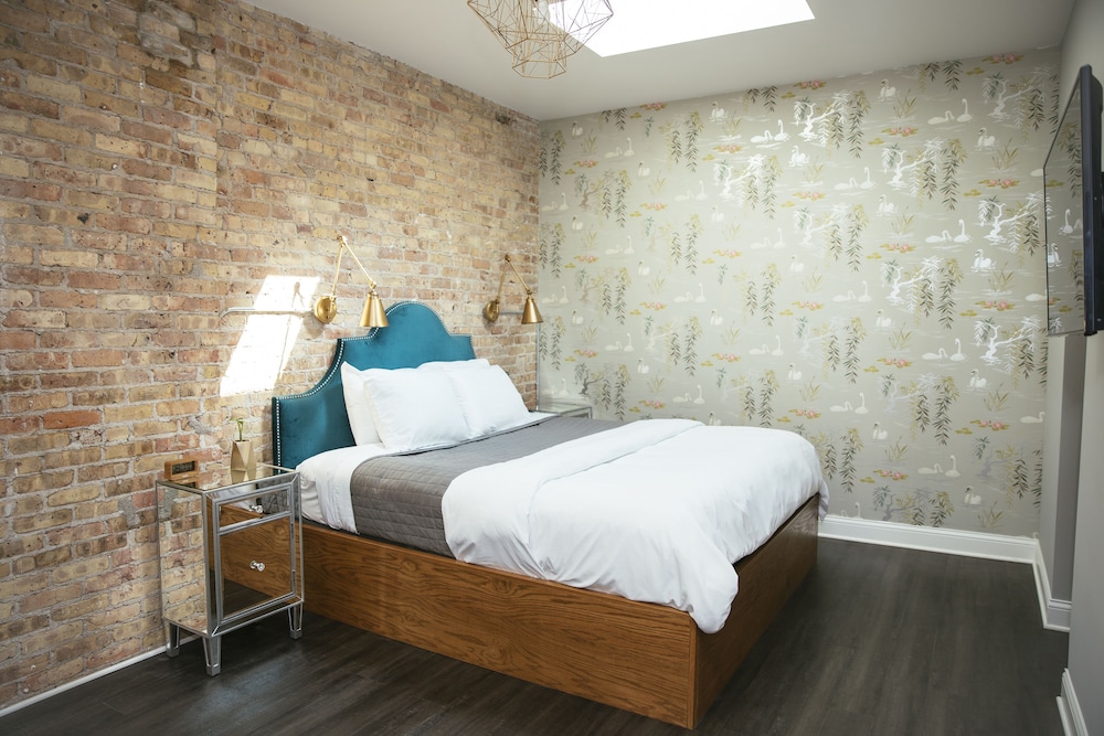 Room, 1 King Bed (Pierce)