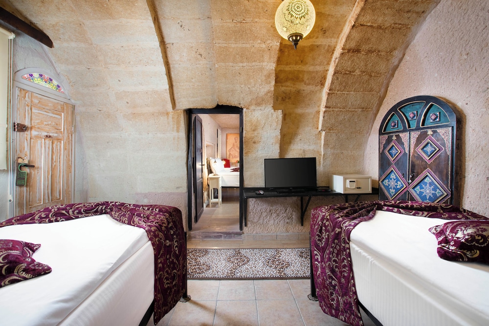 Family Cave Suite - Photo 5