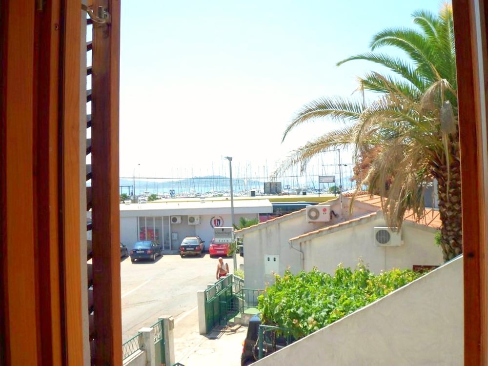 Apartment (2)