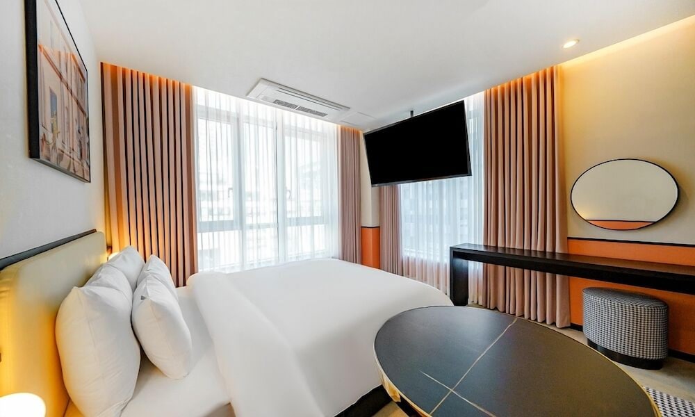 Suite - Photo 4