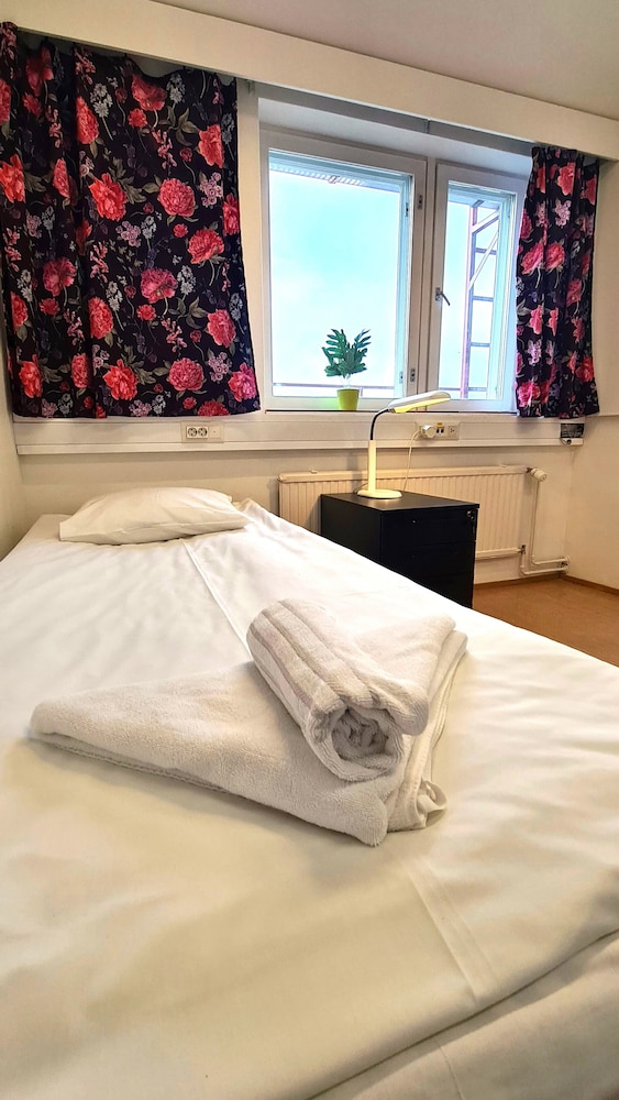 Budget Single Room (Shared Bathroom)
