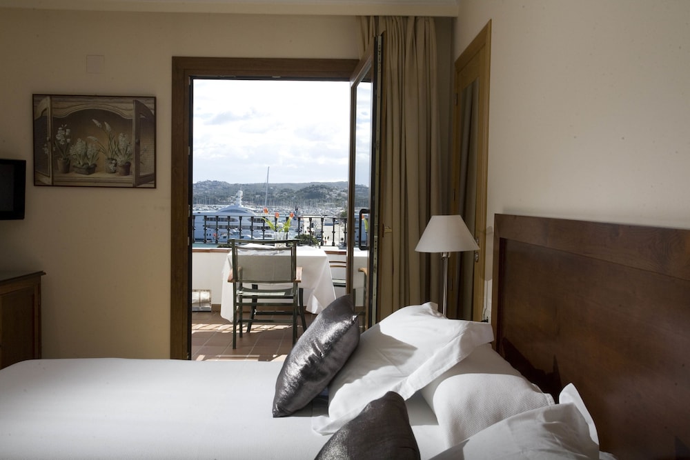 Junior supreme room harbor view photo 3