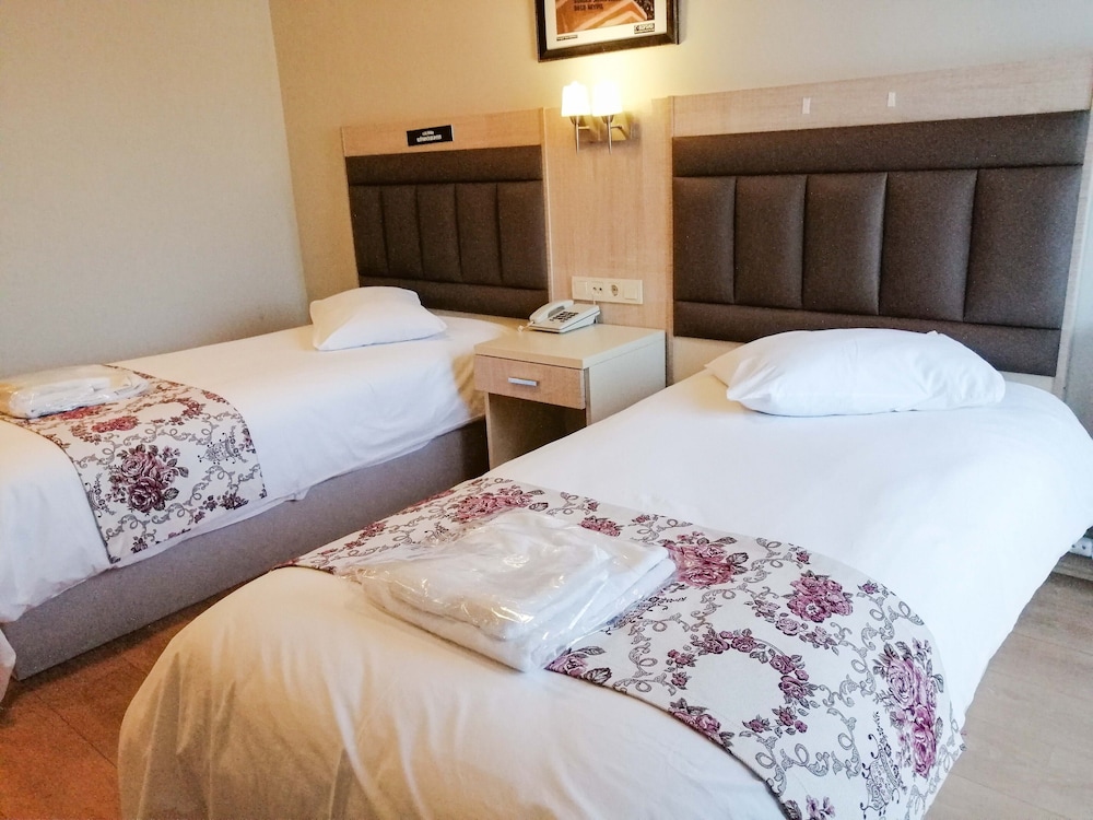 Standard Twin Room - Photo 3