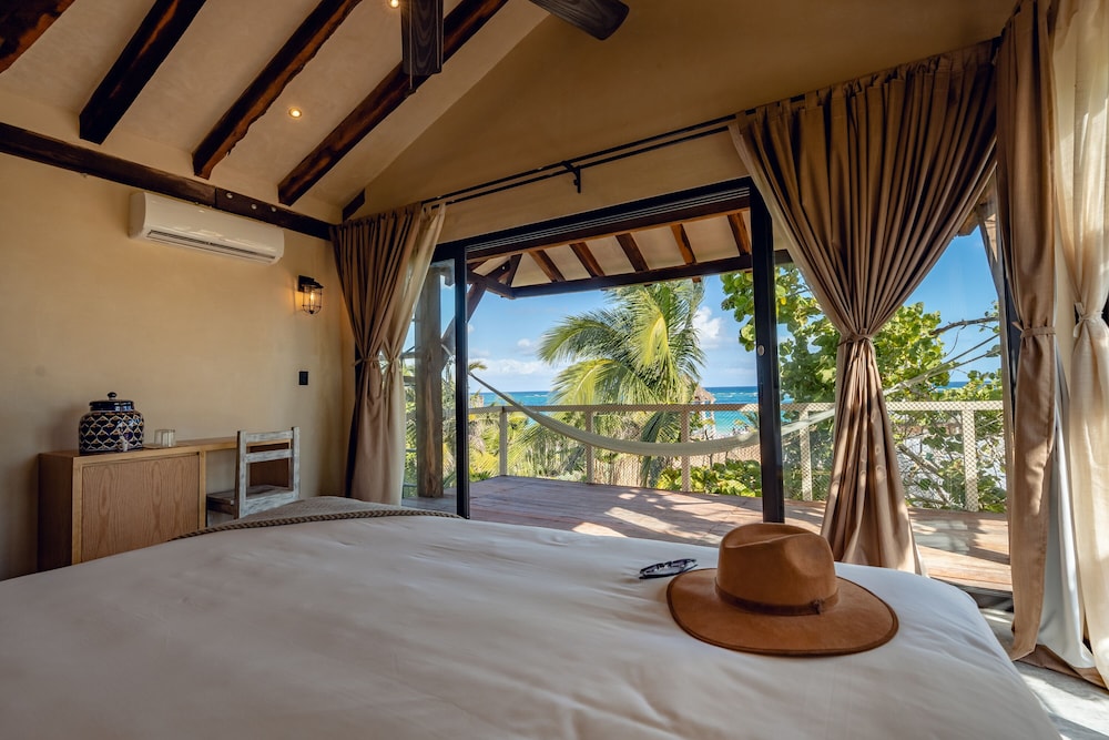 Deluxe Room, 1 King Bed, Sea View, Tower