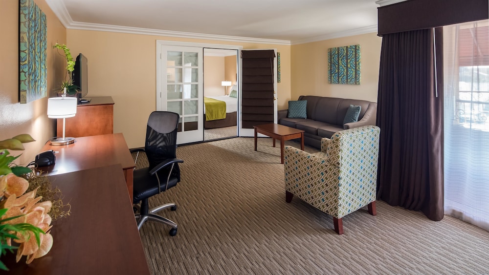 Suite, 1 King Bed, Balcony, Harbor View photo 1