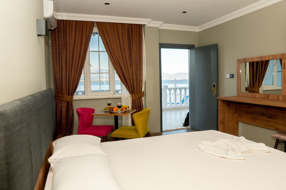 Basic Double or Twin Room, Sea View photo 1