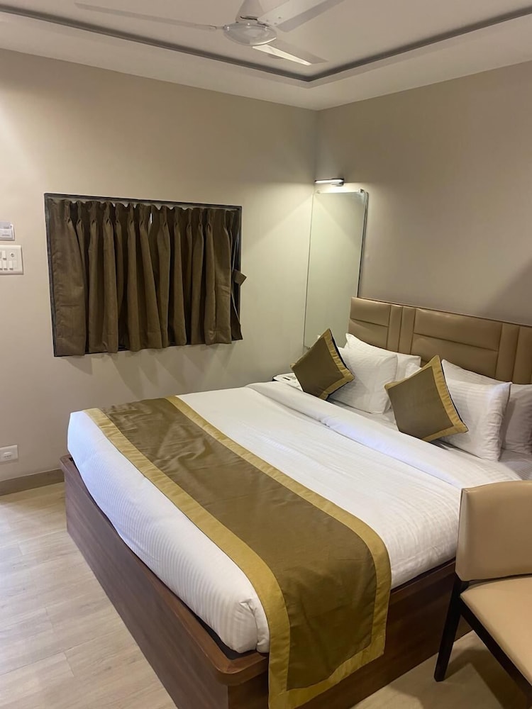 Deluxe Room - Photo 3
