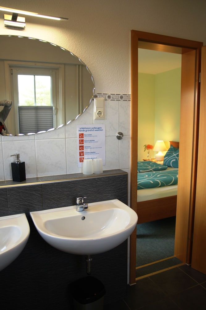 Classic Suite, Private Bathroom photo 3