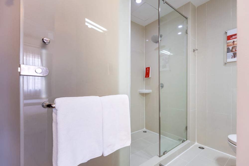 Standard Twin Room - Photo 8