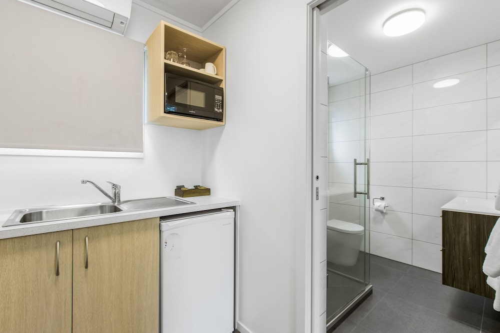 Motel Studio (located across the road) - Photo 6