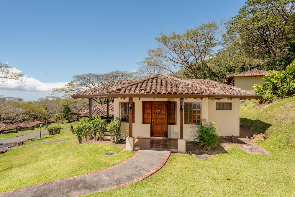 Standard Bungalow, 2 Double Beds, Garden View, Mountainside photo 2