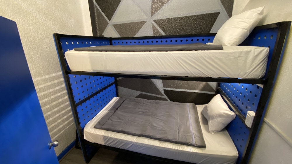 Double Room (1 bunk bed)