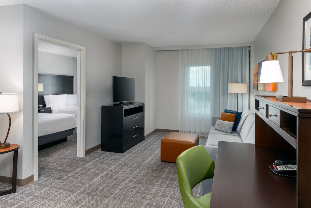Suite, 1 Bedroom, Kitchen photo 2