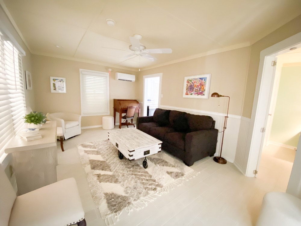 Hemingway Cottage, Stand Alone photo 1