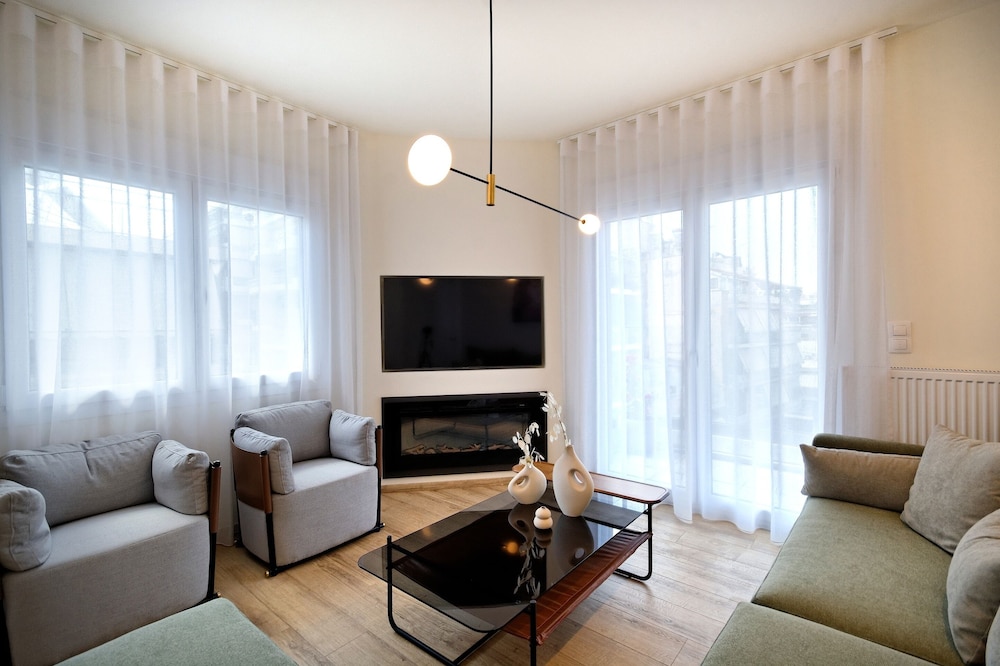 Luxury Apartment, 4 Bedrooms, Non Smoking, Balcony photo 1