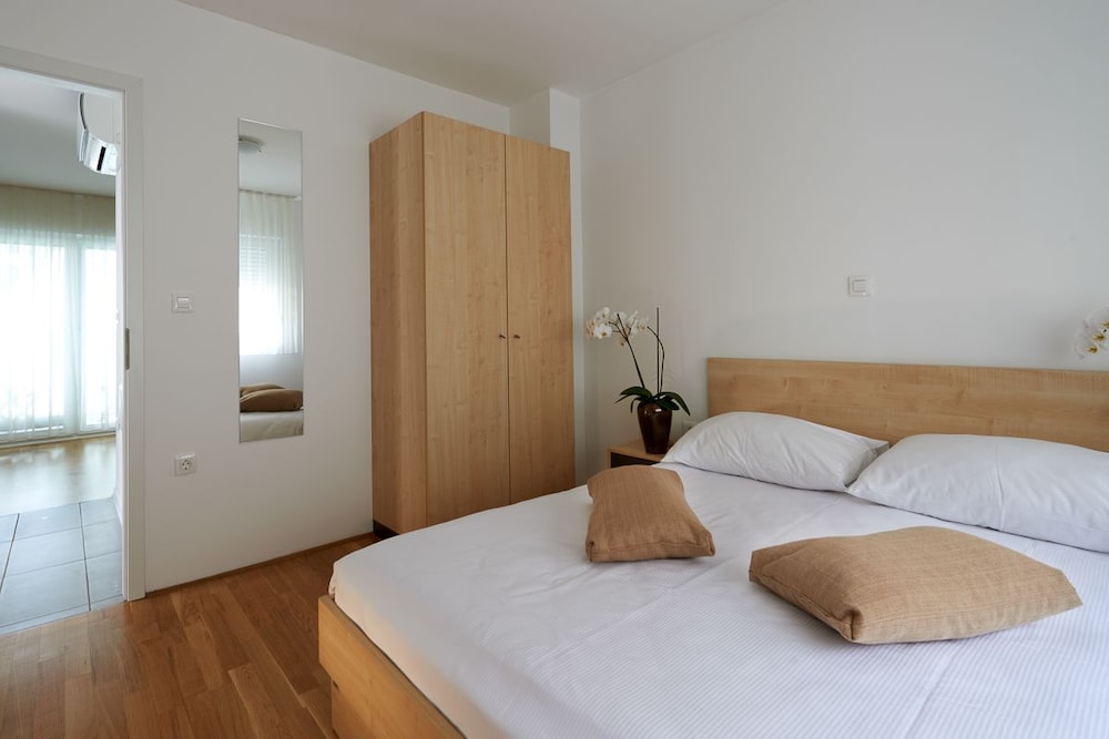 Duplex Two-Bedroom Apartment - Photo 1