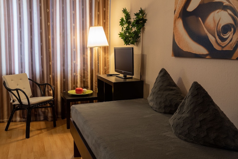 Triple Room, Private Bathroom, Courtyard View (Dreibettzimmer) photo 3