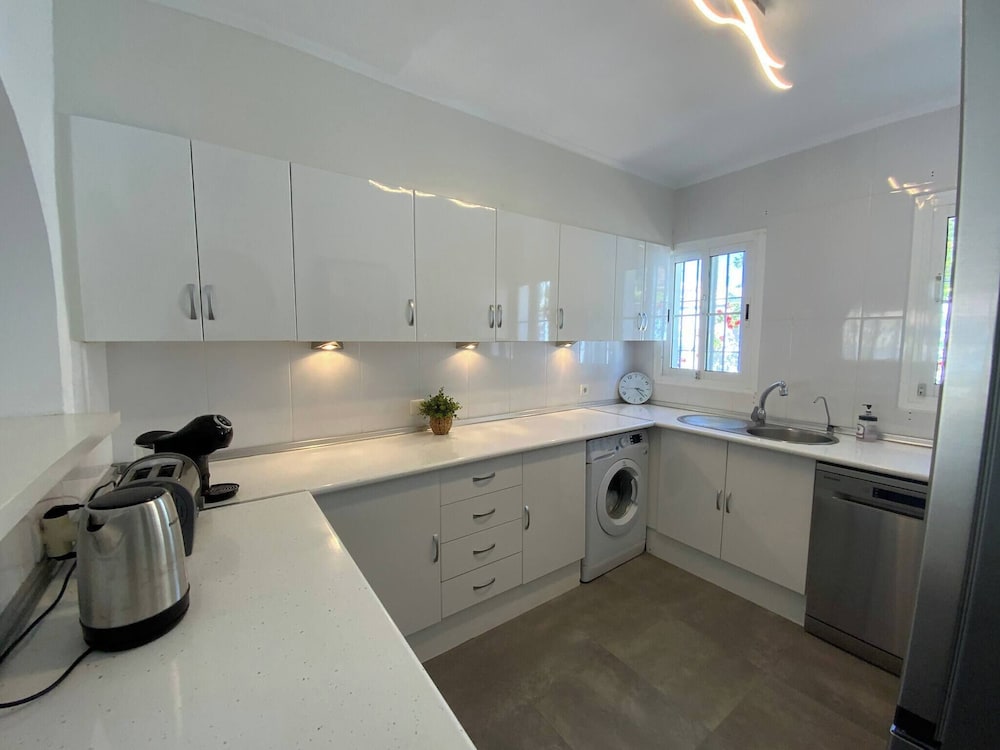 Villa mit Pool, zu Fuß zum Strand, Restaurants, Geschäfte, Foto 34