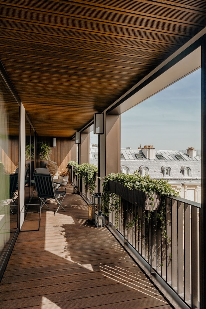 Executive Suite, Terrasse