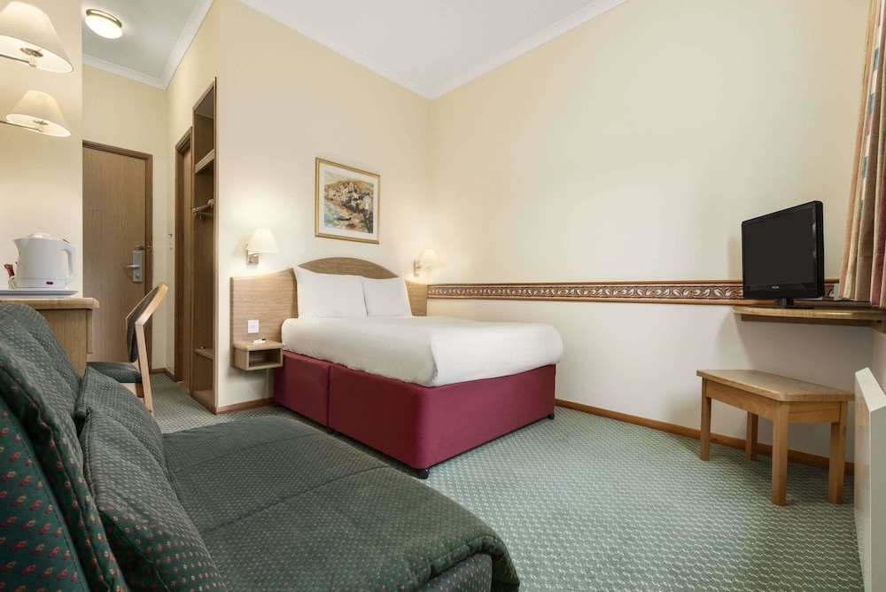 Double Room, Non Smoking - Photo 2