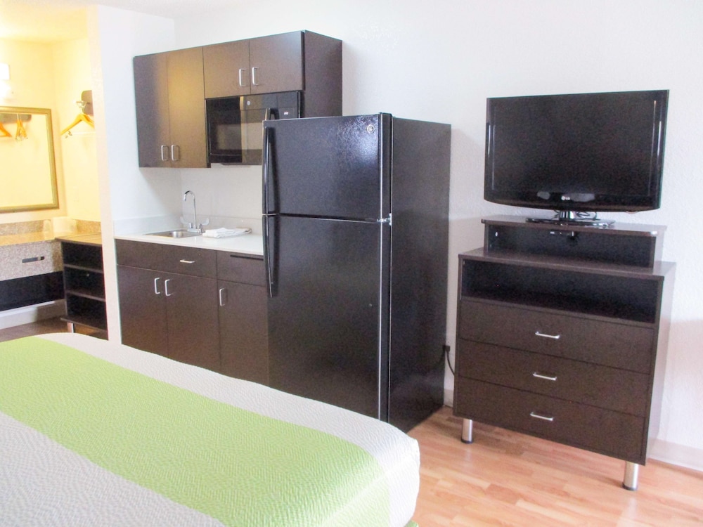 Standard Double Room, 1 King Bed, Non Smoking, Kitchenette photo 3