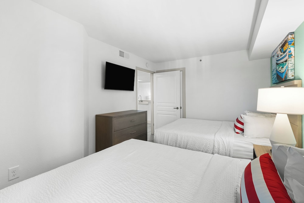 Mariner Oceanfront Deluxe Three Bedroom Condo - Photo 4