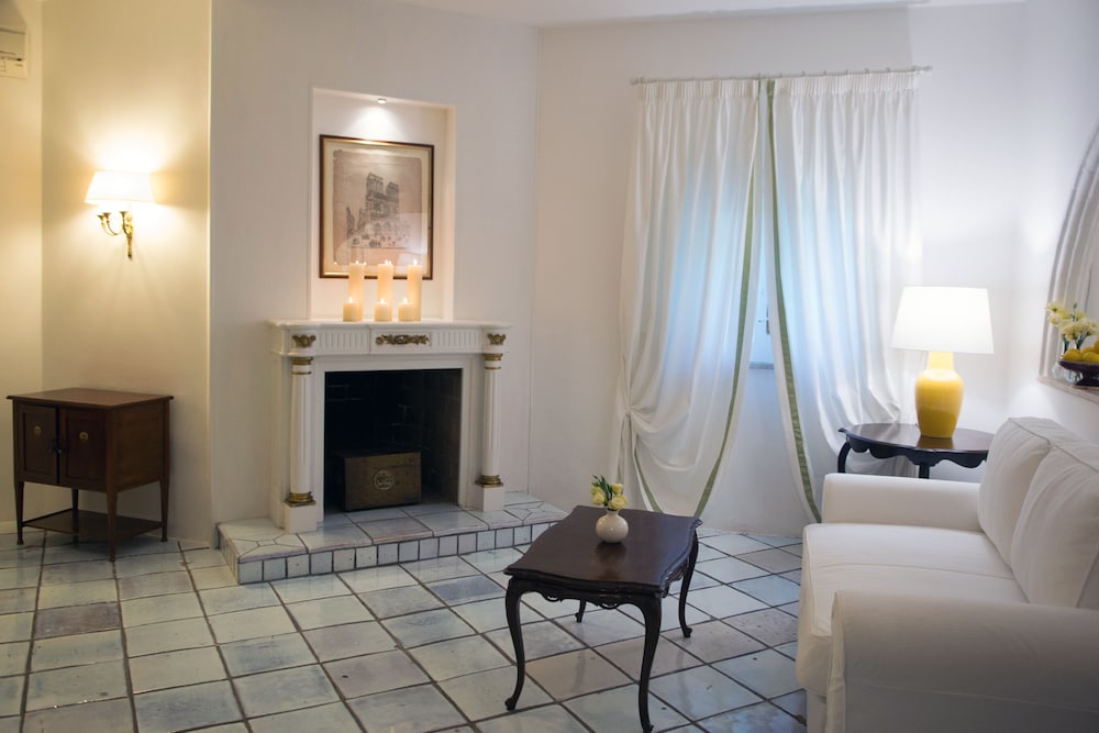Executive Suite - Photo 2