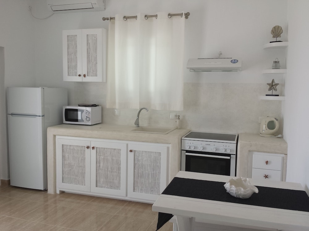 Villa (Volcano) - Photo 3