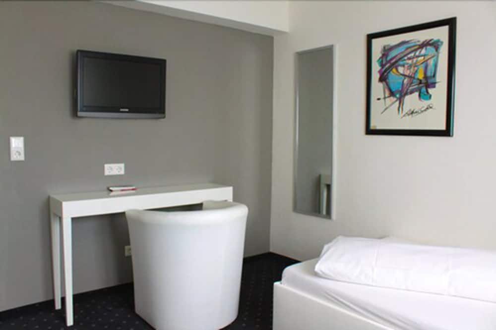 Single Room photo 3
