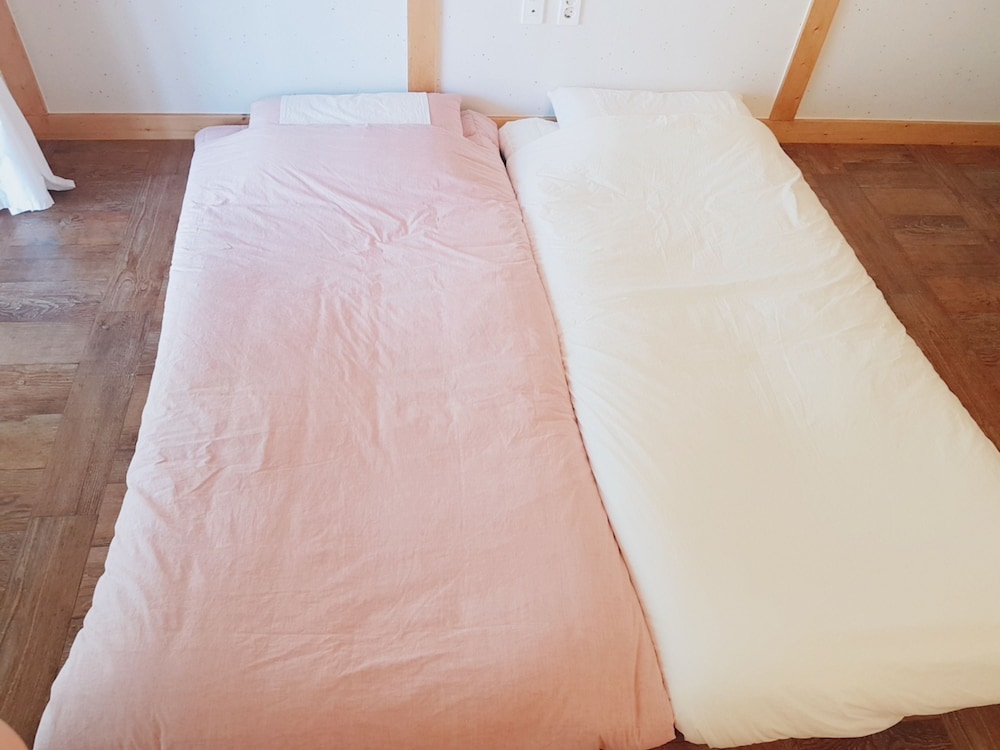 Room (# 2) photo 2