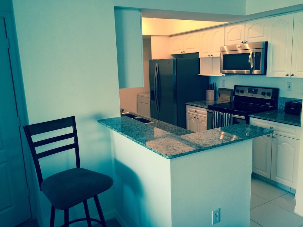 Luxury Apartment, 1 Bedroom, Ocean View, Beachside photo 3
