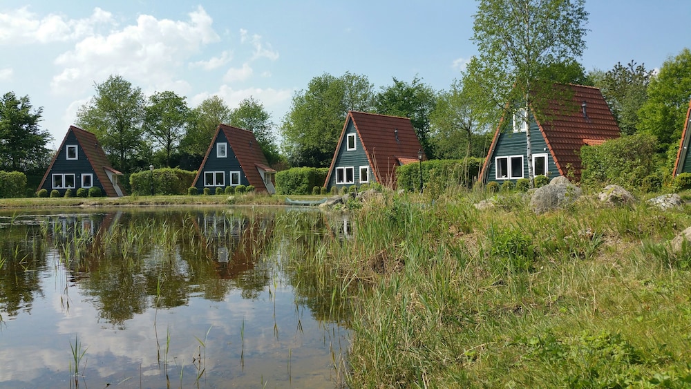 Classic Cottage, 3 Bedrooms, Lake View (Vissershuisje) photo 3