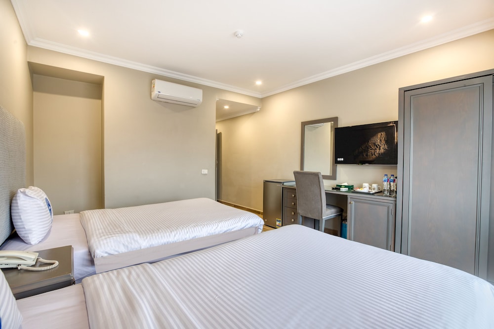 Superior Twin Room With Panoramic Pyramids View & Balcony - Photo 3