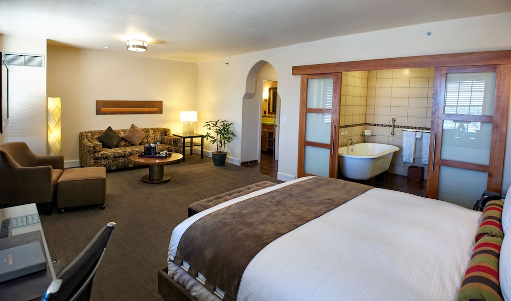 Superior Room, 1 King Bed with Sofa bed (Soaking Tub)