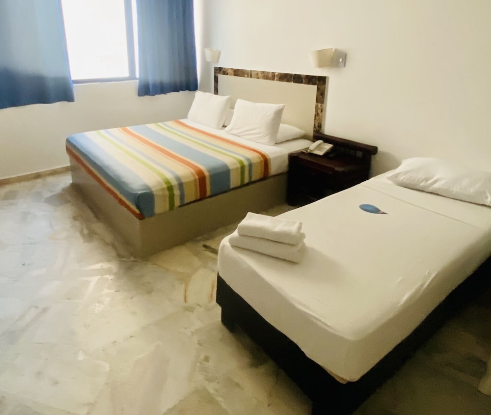 Standard Twin Room - Photo 1