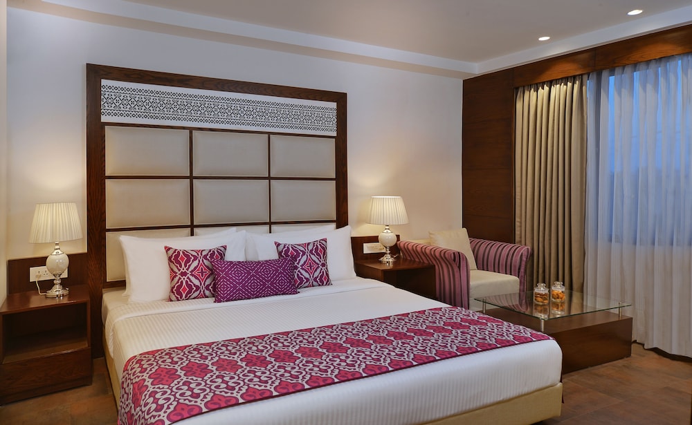 Premium Room, 1 King Bed (Premium King Room) photo 1