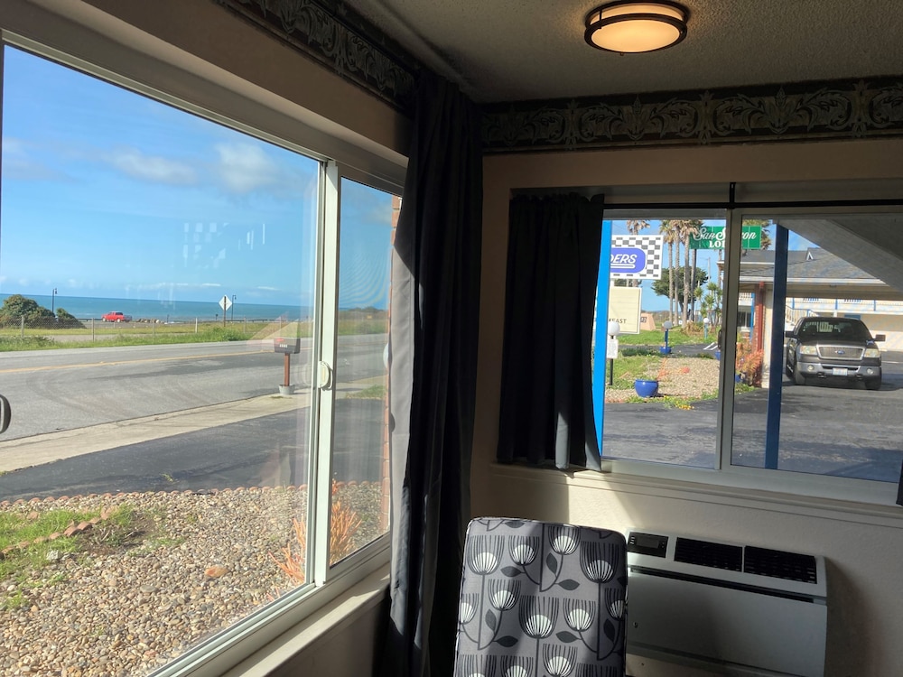 Premium Room, 1 King Bed, Non Smoking, Ocean View - Photo 14