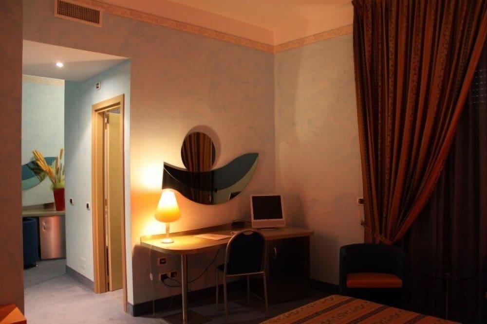 Deluxe Triple Room photo 2