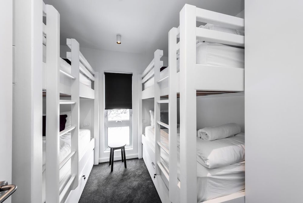 8-10 Share, 3 Bedroom, 2 Bathroom photo 3