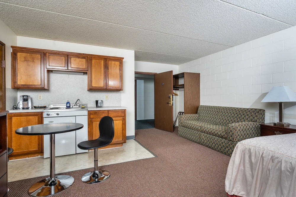 Room, 1 Queen Bed, Kitchenette photo 1