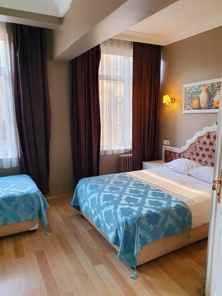 Standard Triple Room photo 2